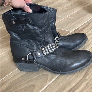 Black leather booties / Gianni Bini